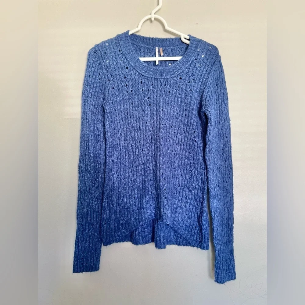 Free people knitted blue holes soft sweater pullover size small